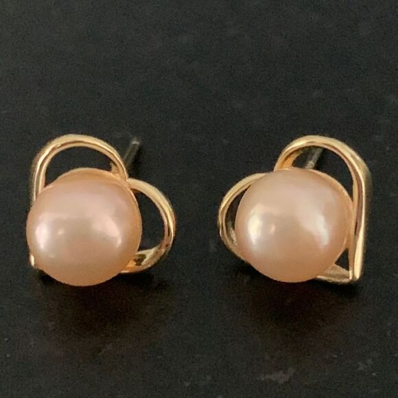 Pink Freshwater Pearl Stud Earrings in 18k Gold Plated Heart Setting - Picture 8 of 8
